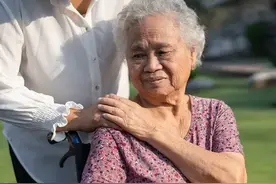 照顾老年痴呆老人需注意哪些事项，谈谈我的感受和体会图片