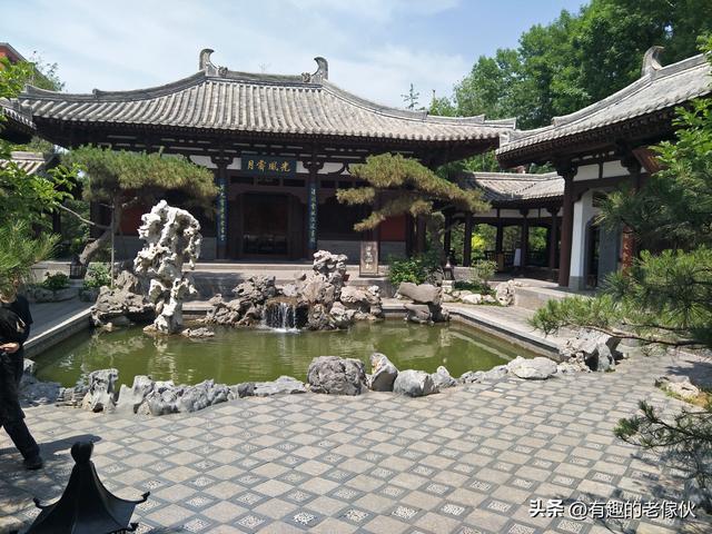 一边走一边游走呀走游呀游从东北去南方暧和着去。