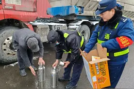 河南平顶山：风雪无阻 高速人守护平安出行路图片