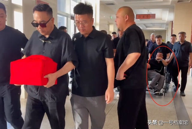 杨少华刚过头七！杨伦住进医院瘦到脱相，杨议满面红光好似没事人
