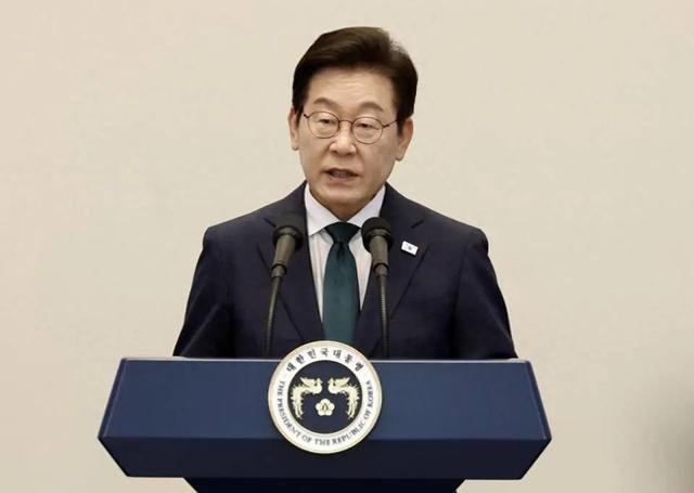 九三阅兵越来越近，李在明发现得罪不起中国，决定派人送上亲笔信