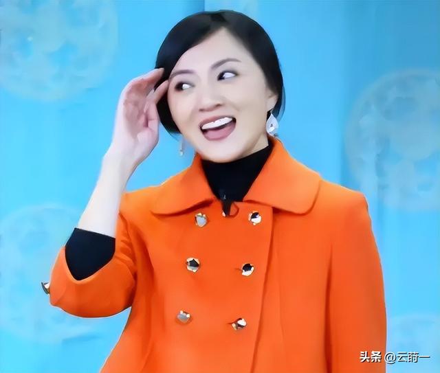 她是冯巩御用老婆，连登五年春晚后精神失常，如今50岁的她怎样了