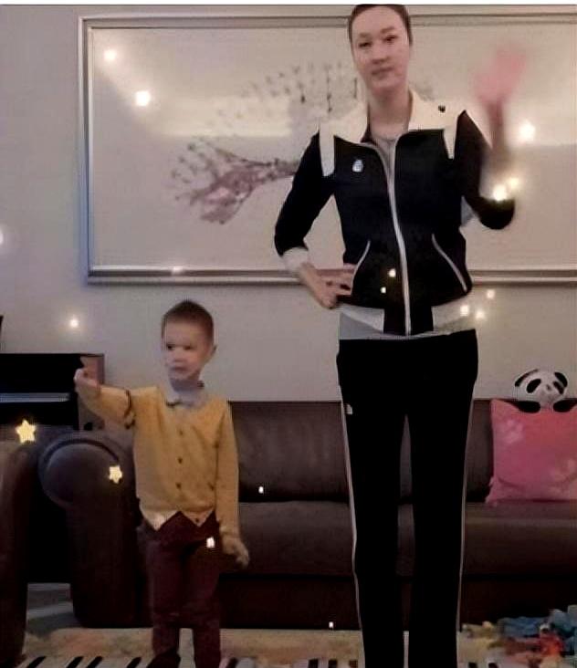 林丹怎么都没想到，娶了1米78的谢杏芳之后 儿子身高却让她傻了眼