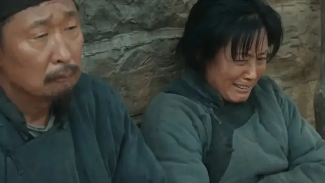 戏里又土又丑，戏外却是气质美女，“妈妈专业户”迟蓬让人敬佩