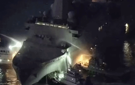 台军导弹自爆后，不到24小时，美国军舰也起火，特朗普发现不对劲
