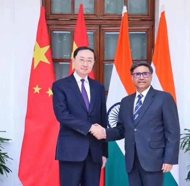 莫迪笑迎高通CEO背后：印度芯片梦能走多远？中国反垄断敲警钟