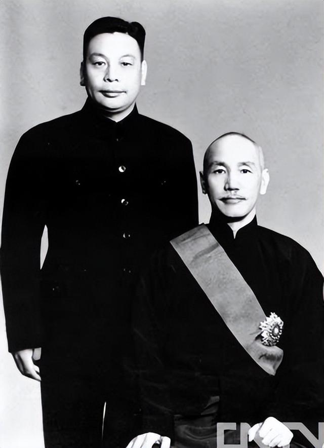 蒋介石临终前告诉蒋经国：我这一生只敬佩一人，畏惧两人!