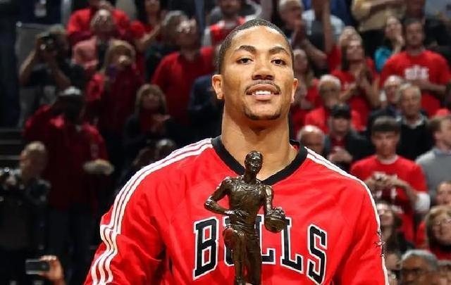 55分+61分！历史首人，全联盟都以为他老了，他却神勇归来