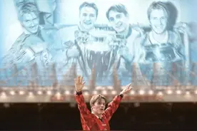 32年前的今天：17岁贝克汉姆曼联首秀，390场85球121助攻+14冠图片