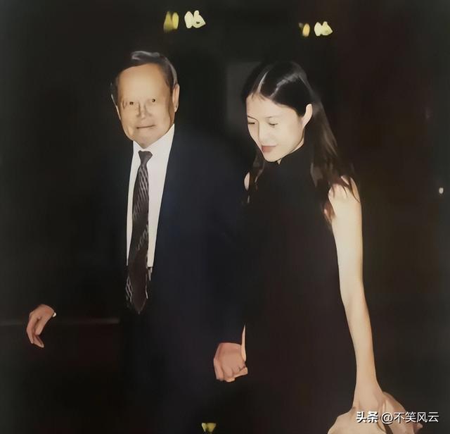 杨振宁离世不到1个月，翁帆近况意外曝光，原来她并非想象中那样