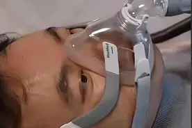 蔡磊现状令人泪目，头已抬不起来，妻子是他放不下的牵挂图片