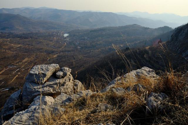 山东这座“悬崖古村”藏不住了！建在百米峭壁上，俯瞰齐鲁山河