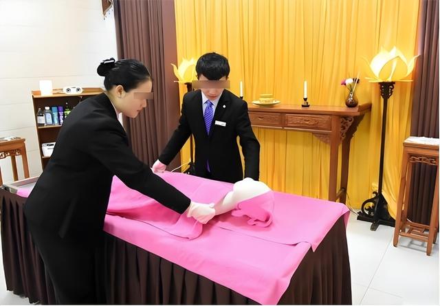 中国将迎人口死亡高峰？22年1041万	，23年1100万，去年死亡多少？