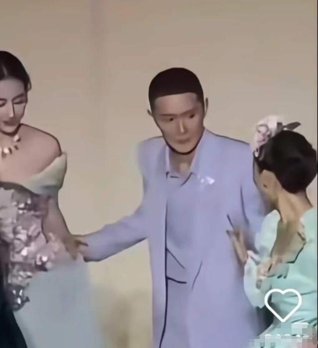 钟楚曦VOGUE盛典疯狂抢C，网友：野心一大坨，实力一丢丢！