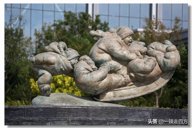 在大连陵水湾打造出的“海纳百川”国际雕塑景观带