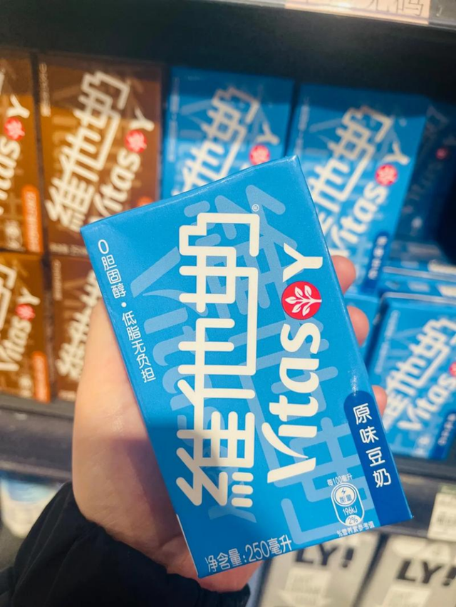 维他奶内地卖不动，84岁创始人焦虑守盘，为何仍不敢退休？