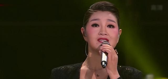 “跳梁小丑”降央卓玛跌落神坛，不再被世界宽容，刀郎：绝不原谅