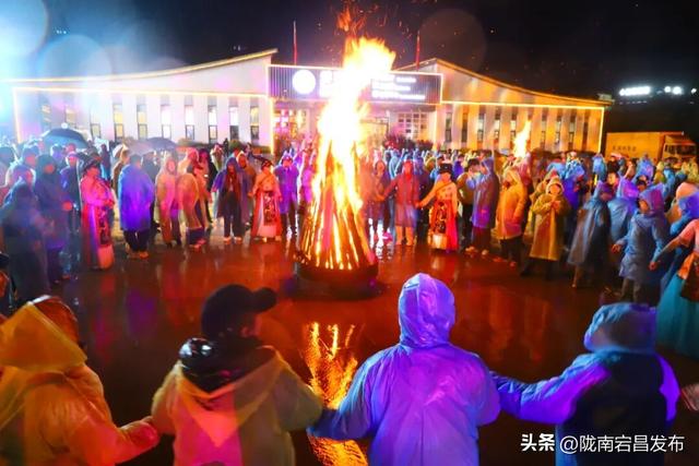 “陇原赏秋景∙相约官鹅沟”2025甘肃秋冬季旅游推介暨宕昌县第二届重点客源地旅行商联谊会圆满举办