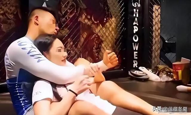 499隔衣服摸胸！私人影院暗藏涉黄：299元起步撕丝袜，还有更过火