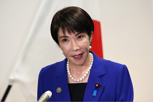 硬抗中国29天，一纸控告书让高市老实，“短命首相”进入倒计时？