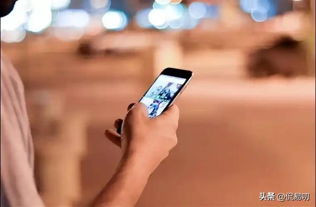 从摇一摇到吐舌刷视频：iPhone17解锁的“舌交互”靠谱吗？