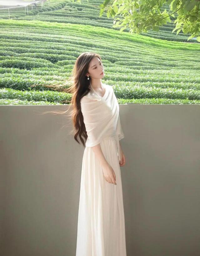 昆明大学一校花好漂亮， 身高169cm，体重50kg 美的让人移不开眼