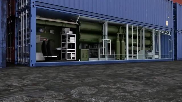 外观是集装箱货船，内部却搭载60个垂发，伪装性极强的辅助巡洋舰