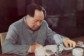 56年中国击落美军飞机，打死多名名美军，美出动三艘航母陈兵东海图片