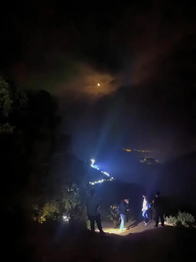周末夜爬东灵山：于北京之巅邂逅日出云海之壮美