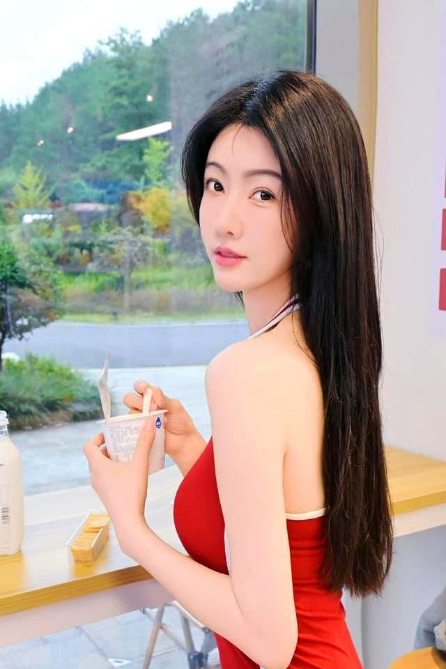 腰臀比杀疯全网 刘亦彤 172身高配49kg体重被健身圈封黄金比例