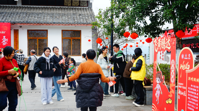 开江县 2026 年元九登高趣味游园活动在牛山寺森林公园热闹举行