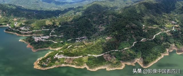 海南五指山：夏日五指山水库