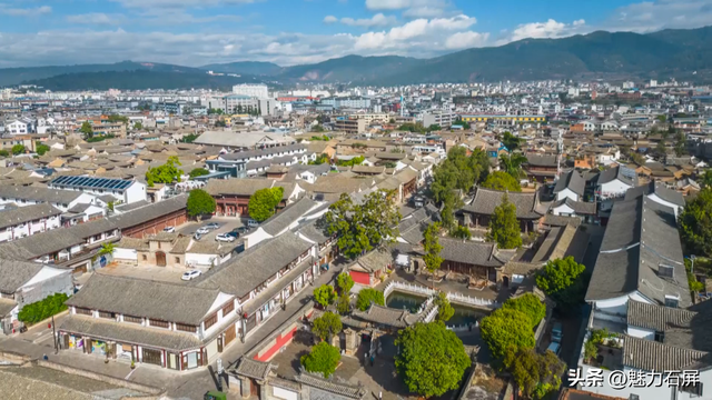 石屏古城成暑期旅游目的地