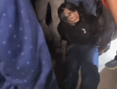 抖音热搜“东南亚第一深情”？越南大嫂为救男友带枪劫法场？