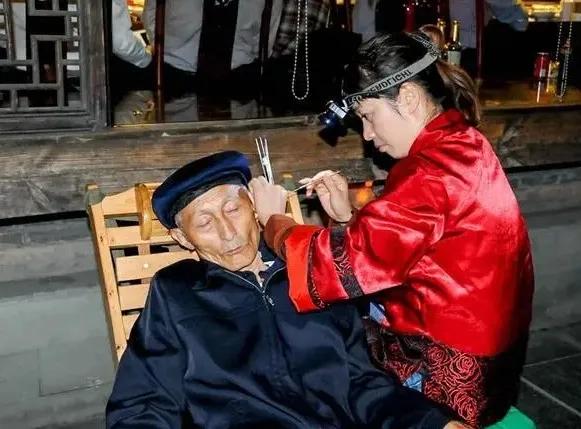 爸妈退休后从北京搬去成都住了三个月了，看他们怎么评价成都的！