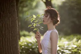 给女人发信息，把“我想你”换成这3句话，女人就会赴约图片