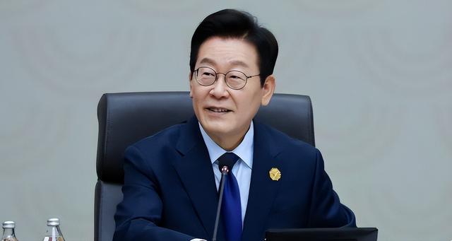 李在明送中方5件国礼，深夜抵韩收到噩耗，美驻韩一把手突然回国