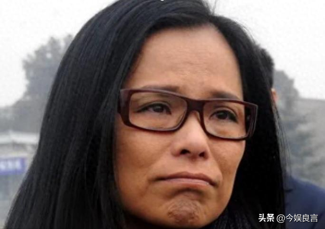 62岁韦唯现状：脊柱断裂已恢复，前夫已死，三个混血儿子回国相伴