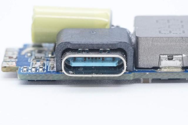 小米120W澎湃秒充+100W PD快充，酷态科10号超级电能充mini拆解