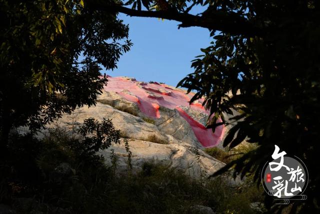 这条「五彩斑斓」的赏秋路线，把秋天都打包给你了！