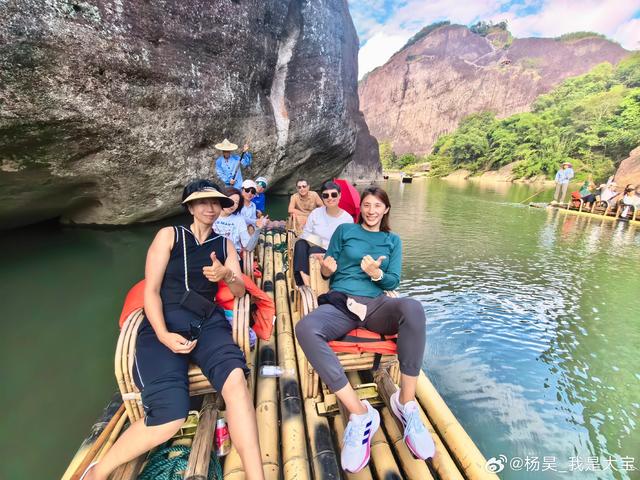 泪目！中国女排一众名将探望恩师陈忠和，多位奥运冠军携儿女亮相