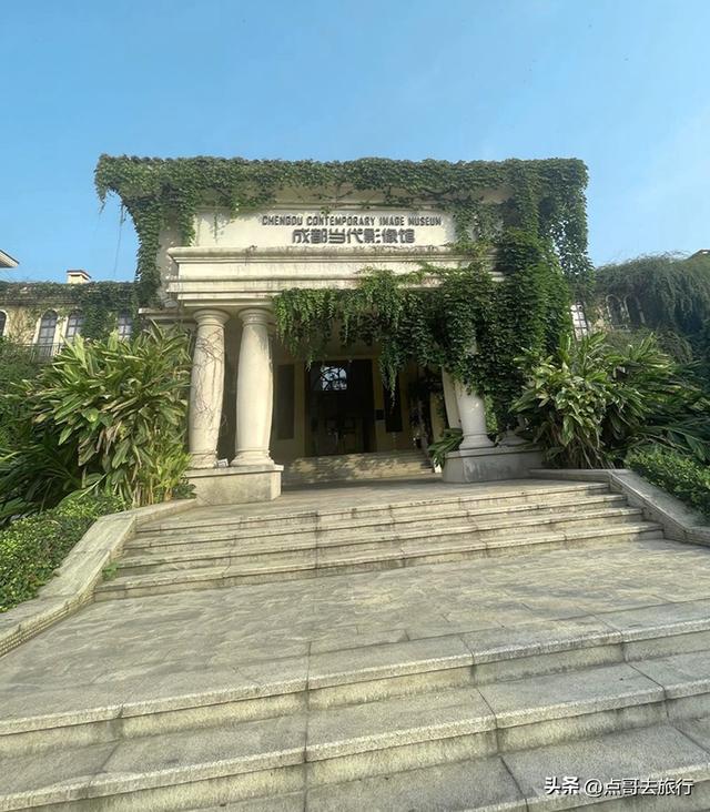 成都市内超级大草坪，美得让人惊叹，是摄影者的天堂，公交车直达