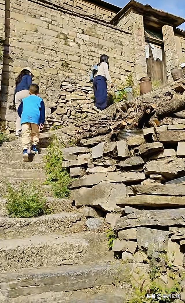 大前村游漫时光;石韵红魂扑面来;秋阳薄纱仍自在