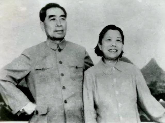 原国务院总理李鹏曾坦言：外界传我是周总理养子的说法，并不确切
