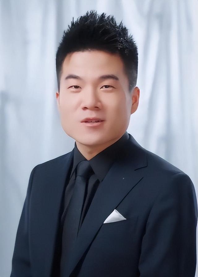 俞敏洪没想到，董宇辉受邀九三阅兵半月多，再因一个举动口碑暴涨