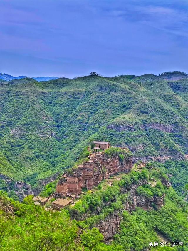 黄河在黄土高原上拐出近360度的S形大弯像被老天爷随手画的