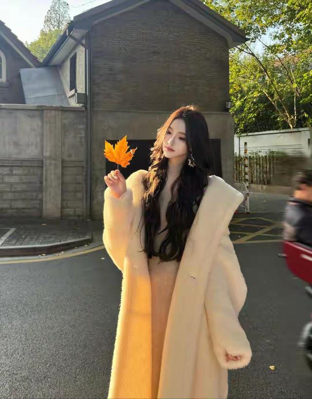 上海一校花，好漂亮， 身高169cm，体重50kg 美的让人移不开眼