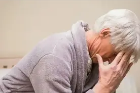 脑梗不会无缘无故复发，医生苦劝：复发的人，无非是这4事没注意图片