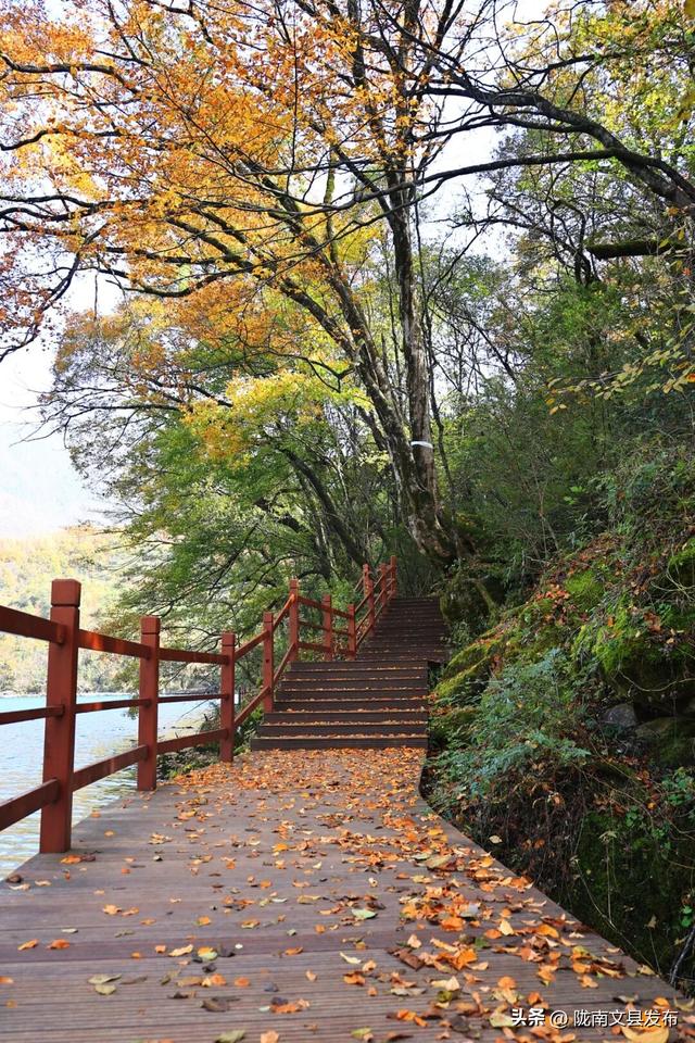 天池「初妆」，素颜静好