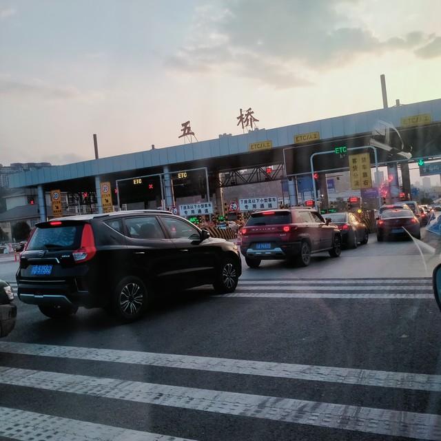 我是台湾人，刚从泰山回，实在忍不住想说：泰山给我三点印象